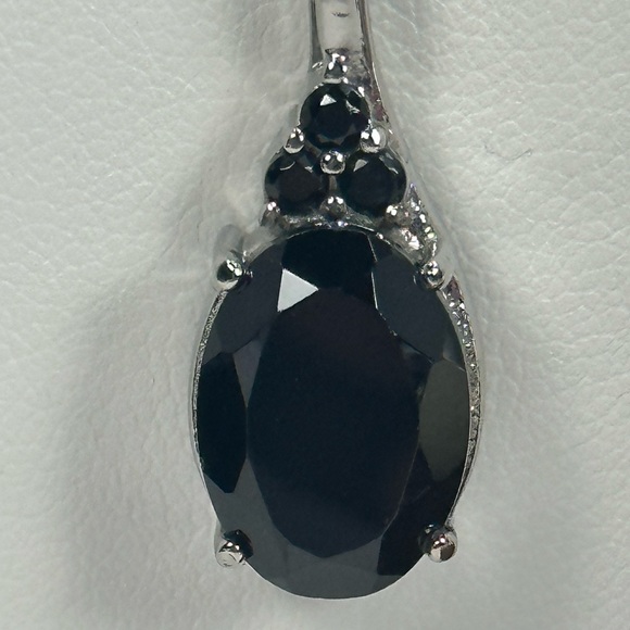 Natural Black Spinel set in Stainless Steel
Jewelry Suite (Ring size 8) - Picture 4 of 14